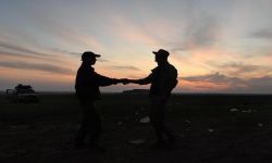 مسؤول عراقي: أكثر من 2000 جندي سوري بالعراق يقيمون في خيام بعد سقوط الأسد